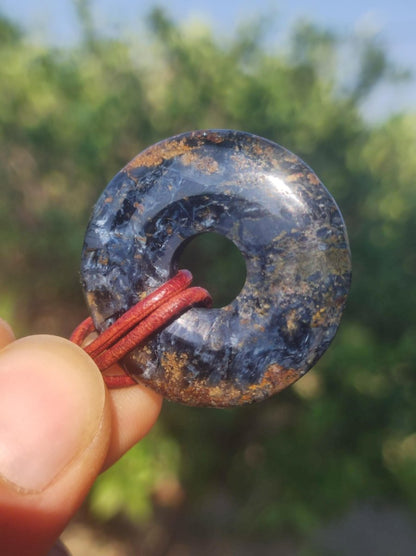 Pietersite blau - Edelstein Donut Kette Rarität selten Schutzsymbol Heilstein Kristall HIPPIE Boho Tibet Ethno Mann Frau Geschenk Er Sie - Art of Nature Berlin