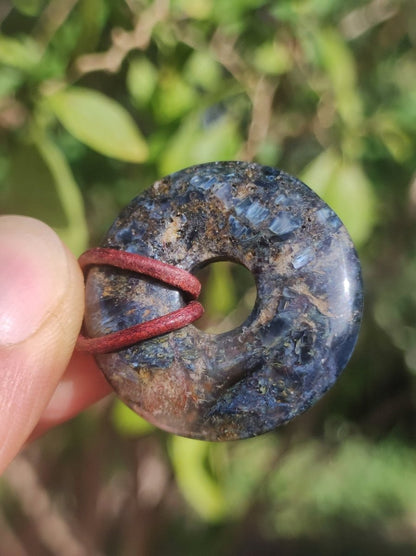 Pietersite blau - Edelstein Donut Kette Rarität selten Schutzsymbol Heilstein Kristall HIPPIE Boho Tibet Ethno Mann Frau Geschenk Er Sie - Art of Nature Berlin