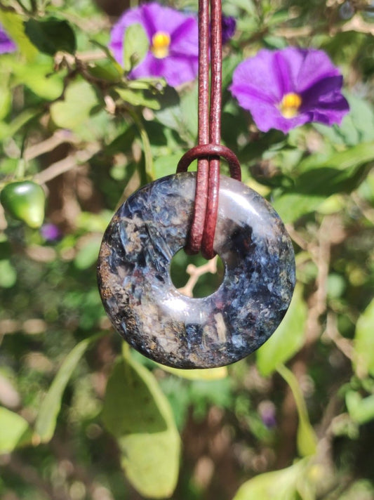 Pietersite blau - Edelstein Donut Kette Rarität selten Schutzsymbol Heilstein Kristall HIPPIE Boho Tibet Ethno Mann Frau Geschenk Er Sie - Art of Nature Berlin