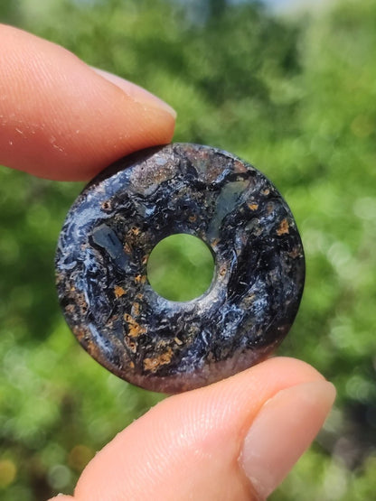 Pietersite blau - Edelstein Donut Kette Rarität selten Schutzsymbol Heilstein Kristall HIPPIE Boho Tibet Ethno Mann Frau Geschenk Er Sie - Art of Nature Berlin