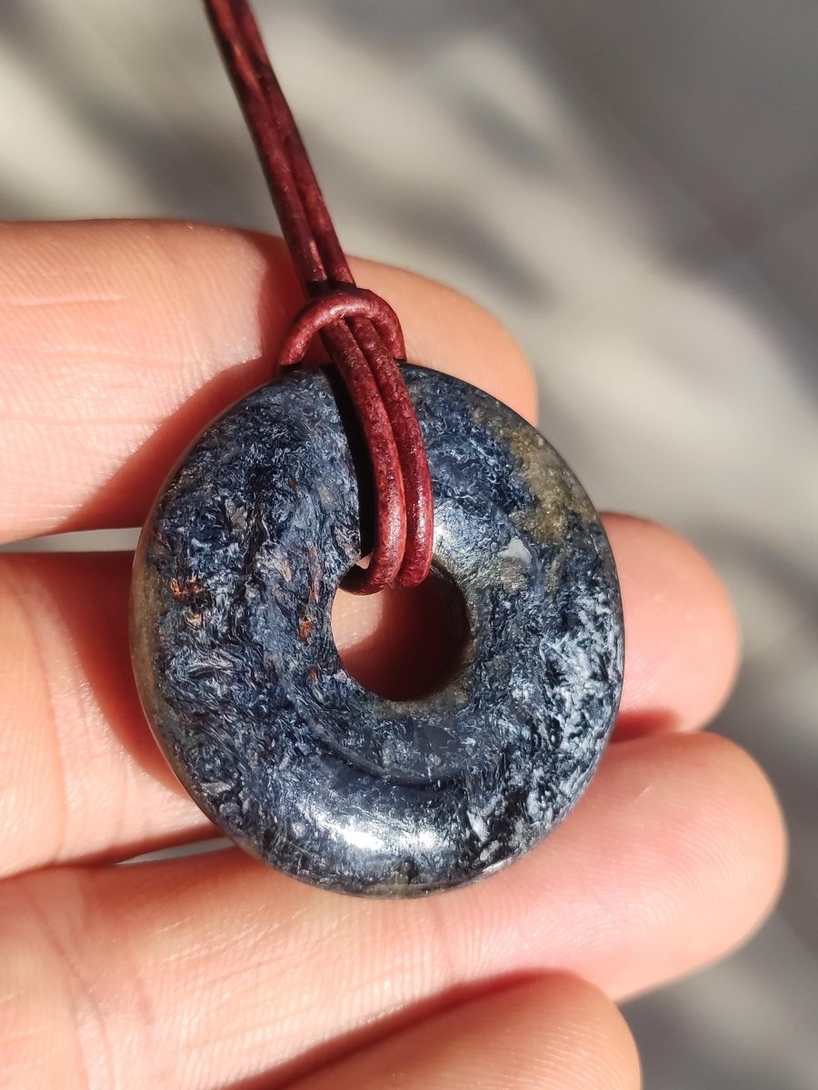 Pietersite blau - Edelstein Donut Kette Rarität selten Schutzsymbol Heilstein Kristall HIPPIE Boho Tibet Ethno Mann Frau Geschenk Er Sie - Art of Nature Berlin
