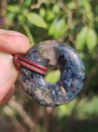 Pietersite blau - Edelstein Donut Kette Rarität selten Schutzsymbol Heilstein Kristall HIPPIE Boho Tibet Ethno Mann Frau Geschenk Er Sie - Art of Nature Berlin