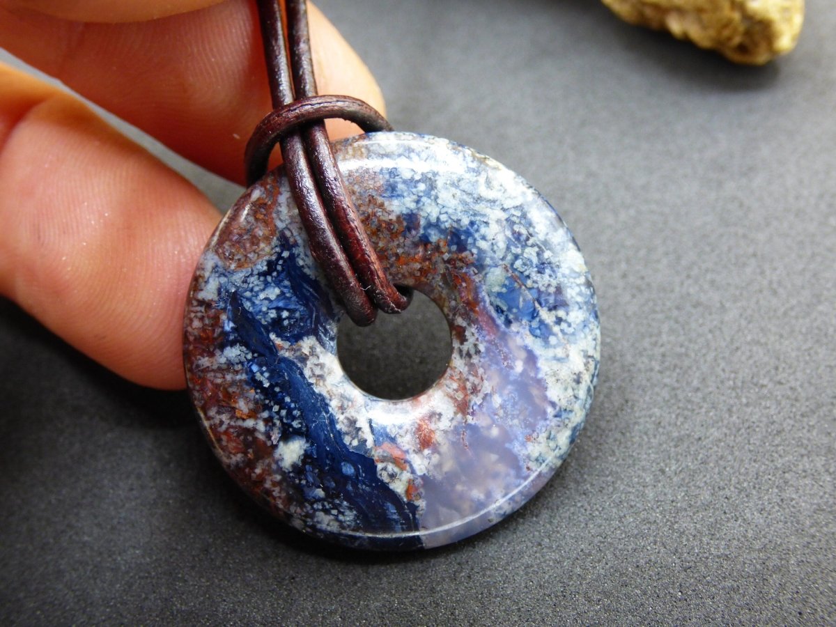 Pietersite blau & rot ~ Edelstein Kette ~HIPPIE ~GOA ~Boho ~Tibet ~Ethno ~Nature ~Donut ~Schutzsymbol ~Rarität - Art of Nature Berlin