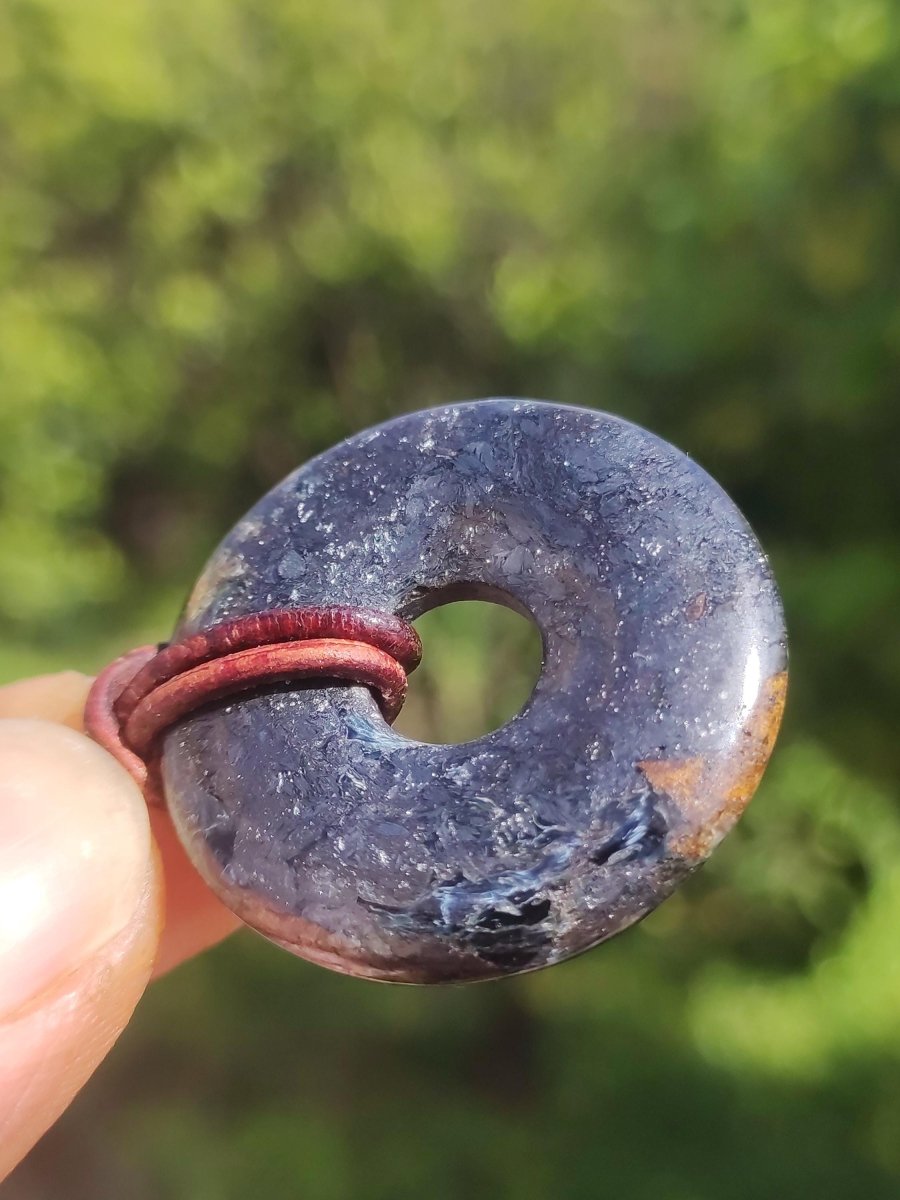 Pietersite Hämatit blau - Edelstein Donut Kette Rarität selten Schutzsymbol Heilstein Kristall HIPPIE Boho Tibet Mann Frau Geschenk Er Sie - Art of Nature Berlin
