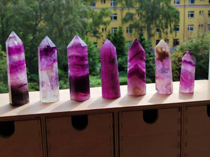 Pinker Fluorit ~ Kristall Point Turm Obelisk Tower ~ Magische Edelstein Deko ~Massagestab Crystal GOA Ethno Heilstein Naturschatz Regenbogen - Art of Nature Berlin