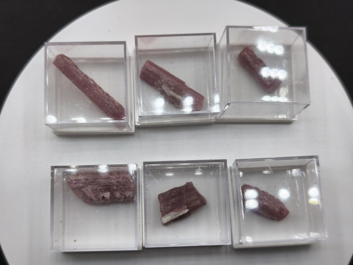 Pinker Turmalin Rohkristall aus Brasilien – Rosa Rubellit – 6 Unikate zur Wahl Kristalle & Mineralien Sammler Stufen Edelstein Deko Kristall - Art of Nature Berlin