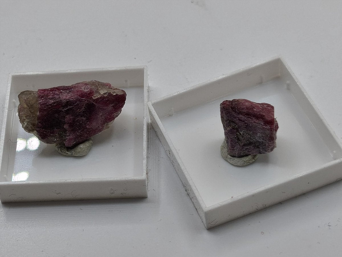 Pinker Turmalin Rohkristall aus Brasilien – Rubellit | 2 Unikate zur Wahl Kristalle & Mineralien Sammler Stufen Edelstein Deko Kristall - Art of Nature Berlin
