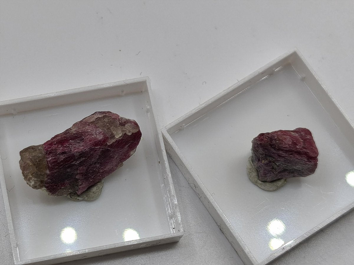 Pinker Turmalin Rohkristall aus Brasilien – Rubellit | 2 Unikate zur Wahl Kristalle & Mineralien Sammler Stufen Edelstein Deko Kristall - Art of Nature Berlin
