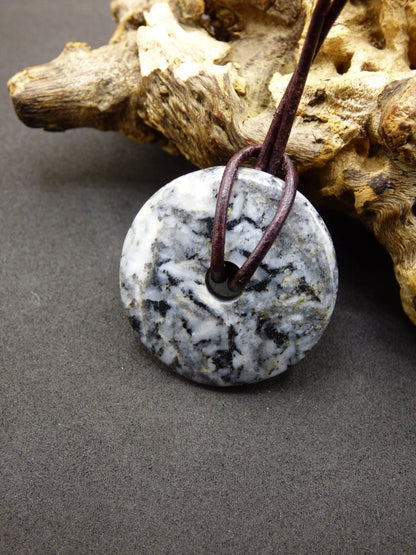 Pinolith ~ Edelstein Kette ~HIPPIE ~GOA ~Boho ~Tibet ~Ethno ~Nature ~Donut ~Schutzsymbol ~Heilstein - Art of Nature Berlin