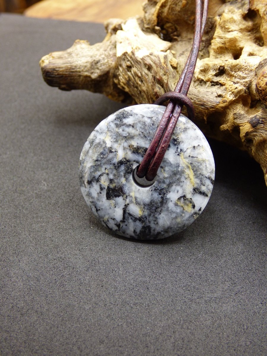 Pinolith ~ Edelstein Kette ~HIPPIE ~GOA ~Boho ~Tibet ~Ethno ~Nature ~Donut ~Schutzsymbol ~Heilstein - Art of Nature Berlin