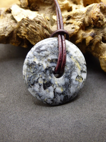 Pinolith ~ Edelstein Kette ~HIPPIE ~GOA ~Boho ~Tibet ~Ethno ~Nature ~Donut ~Schutzsymbol ~Heilstein - Art of Nature Berlin