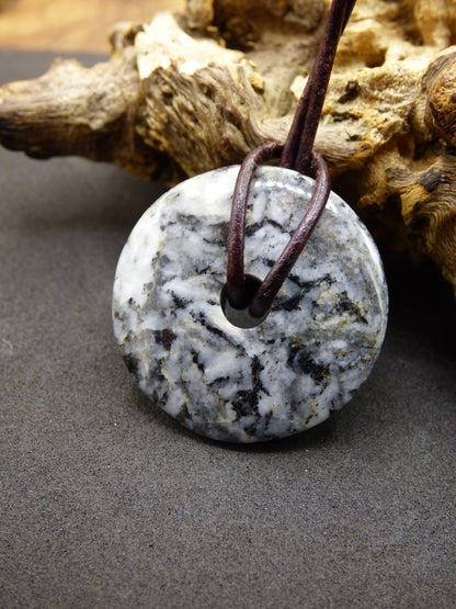 Pinolith ~ Edelstein Kette ~HIPPIE ~GOA ~Boho ~Tibet ~Ethno ~Nature ~Donut ~Schutzsymbol ~Heilstein - Art of Nature Berlin