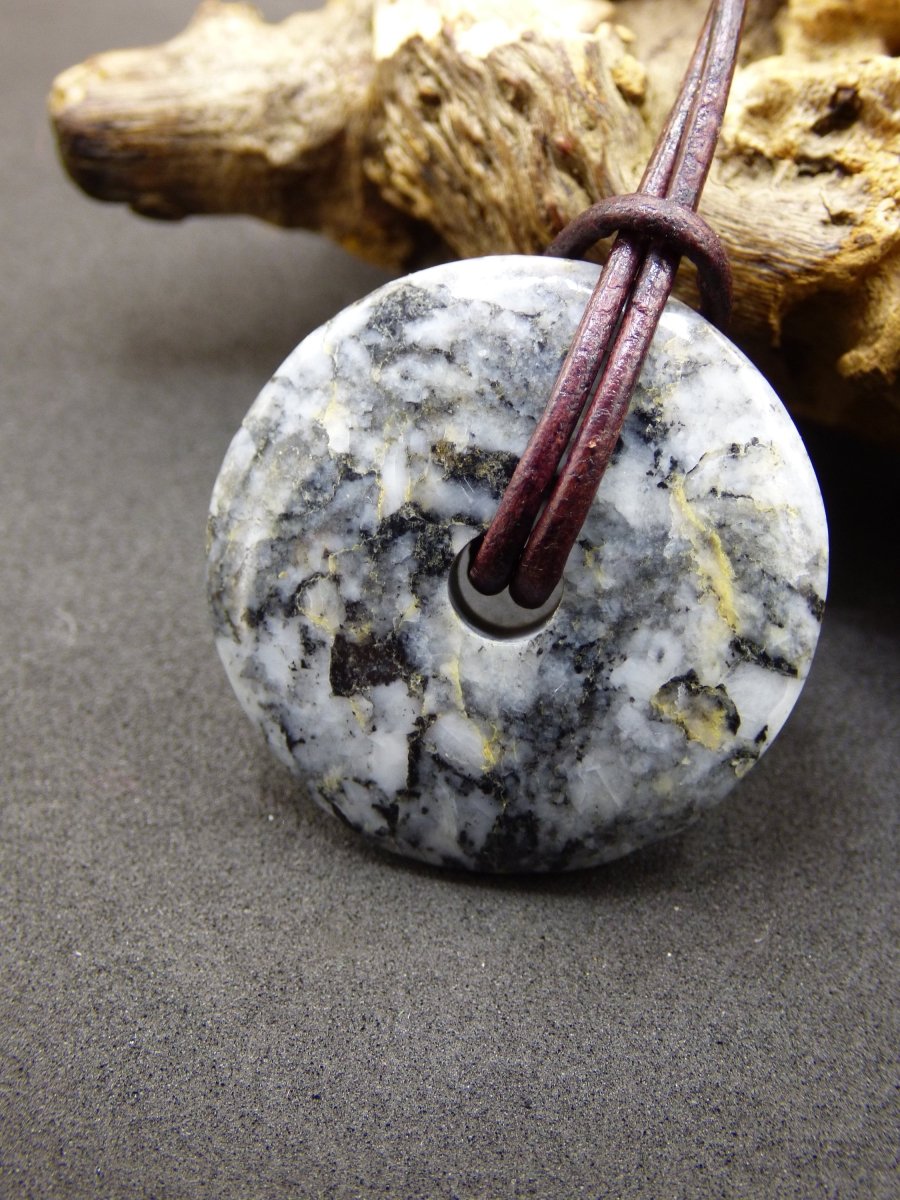 Pinolith ~ Edelstein Kette ~HIPPIE ~GOA ~Boho ~Tibet ~Ethno ~Nature ~Donut ~Schutzsymbol ~Heilstein - Art of Nature Berlin