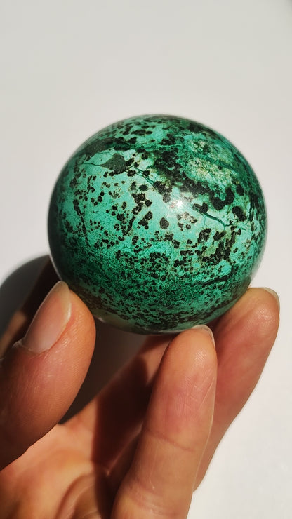 Sphère de Malachite + Chrysocolle A ~ Boule de Pierres Précieuses Magiques et Décoration Cristal Méditation Pierre de Guérison Rareté Collectionneur Minéral Rond Chrysocolle