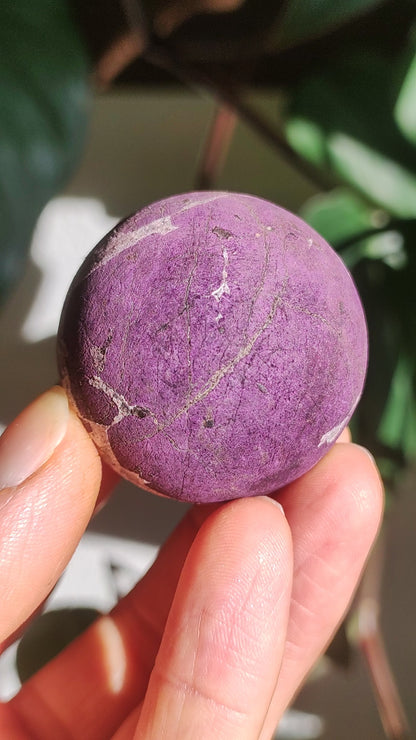 Purpurit - Edelstein Kugel lila Natur Heilstein Deko Sphere Kristall Geschenk Er Sie Haus Einweihung Wohnung Energie Kraft Sammler Rarität