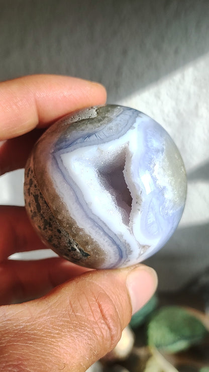 Calcédoine AAA - Boule de pierres précieuses bleues Sphère décorative avec géode Méditation Pierre de guérison naturelle Collectionneur vivant Rareté de haute qualité Art de la nature Berlin