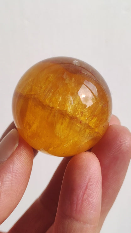 Mica Fluorite Jaune AAA Boule de Pierres Précieuses Sphère Décorative Massage Collecteur de Cristal Méditation Pierre de Guérison Femme Homme Cadeau Lui Sa Maison Énergie Vivante