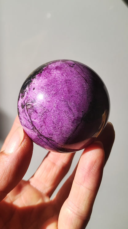 Stichtite AAA – Boule de pierres précieuses naturelles de guérison, sphère décorative en cristal, cadeau pour lui, sa maison, inauguration, appartement, énergie, puissance, méditation