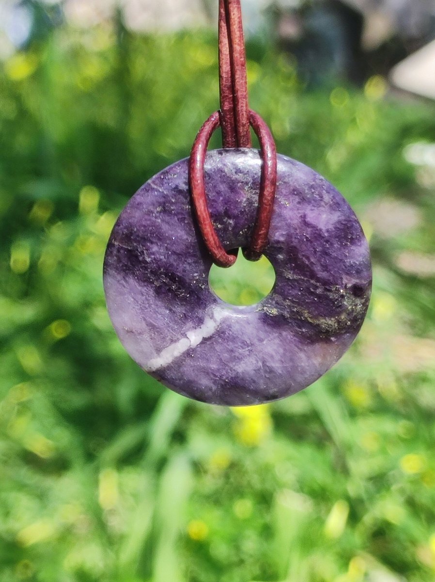 Purple Heart Fluorit 30mm Edelstein Kette Heilstein Schutzsymbol Mann Frau Glück HIPPIE GOA Boho Tibet Ethno Natur Rarität Geschenk Freundin - Art of Nature Berlin