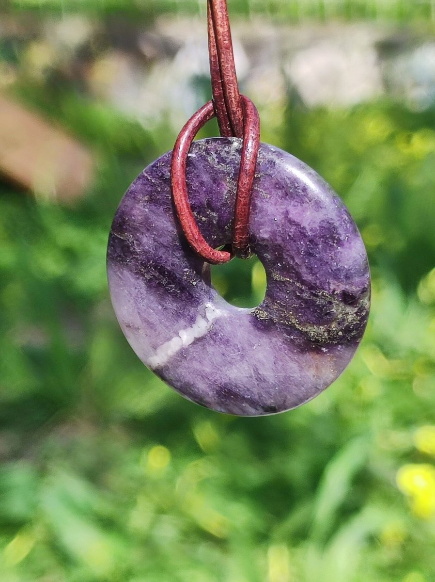 Purple Heart Fluorit 30mm Edelstein Kette Heilstein Schutzsymbol Mann Frau Glück HIPPIE GOA Boho Tibet Ethno Natur Rarität Geschenk Freundin - Art of Nature Berlin