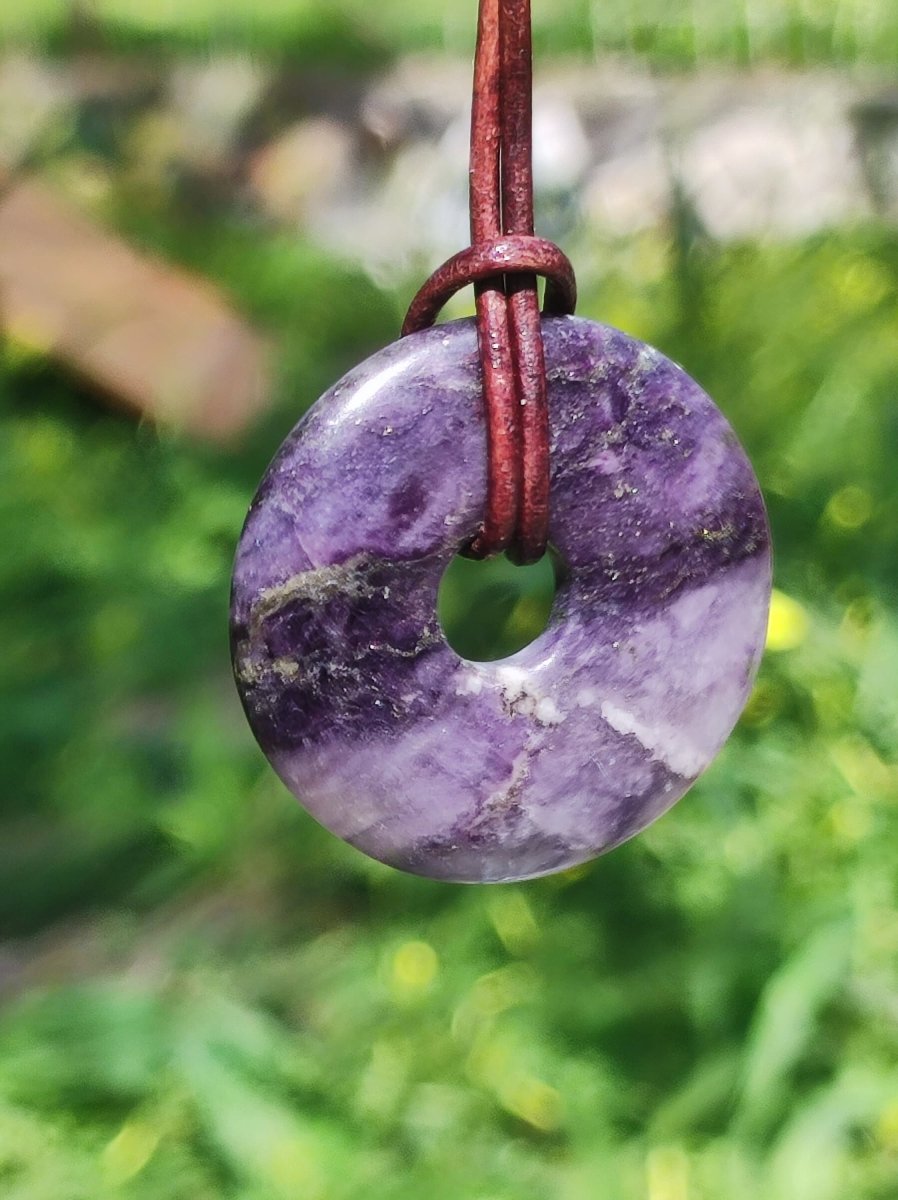 Purple Heart Fluorit 30mm Edelstein Kette Heilstein Schutzsymbol Mann Frau Glück HIPPIE GOA Boho Tibet Ethno Natur Rarität Geschenk Freundin - Art of Nature Berlin