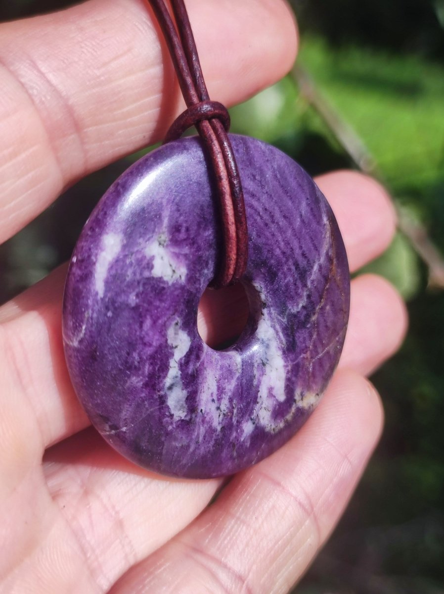 Purple Heart Fluorit 40mm Edelstein Kette Heilstein Schutzsymbol Mann Frau Glück HIPPIE GOA Boho Tibet Ethno Natur Rarität Geschenk Freundin - Art of Nature Berlin