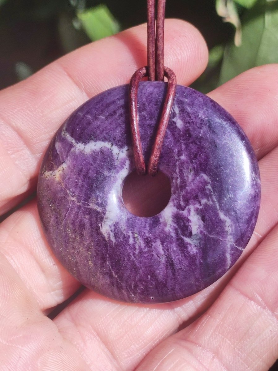 Purple Heart Fluorit 40mm Edelstein Kette Heilstein Schutzsymbol Mann Frau Glück HIPPIE GOA Boho Tibet Ethno Natur Rarität Geschenk Freundin - Art of Nature Berlin