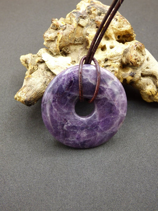 Purple Heart Fluorit 40mm ~ Edelstein Kette ~HIPPIE ~GOA ~Boho ~Tibet ~Ethno ~Nature ~Donut ~Schutzsymbol ~Heilstein ~Galaxy - Art of Nature Berlin