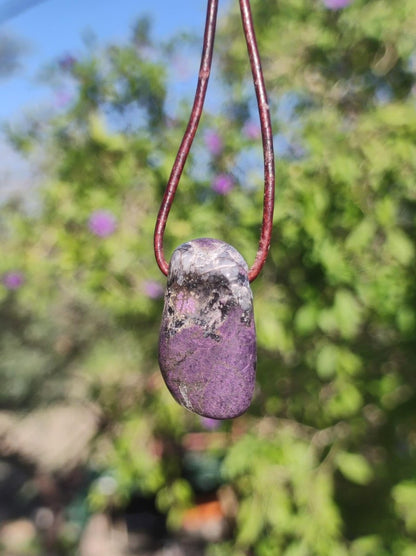 Purpurit - Edelstein Kette lila Natur Heilstein Schutz Glück Mann Frau Er Sie Freund Mutter Glück HIPPIE Rarität Geschenk Unikat Anhänger - Art of Nature Berlin