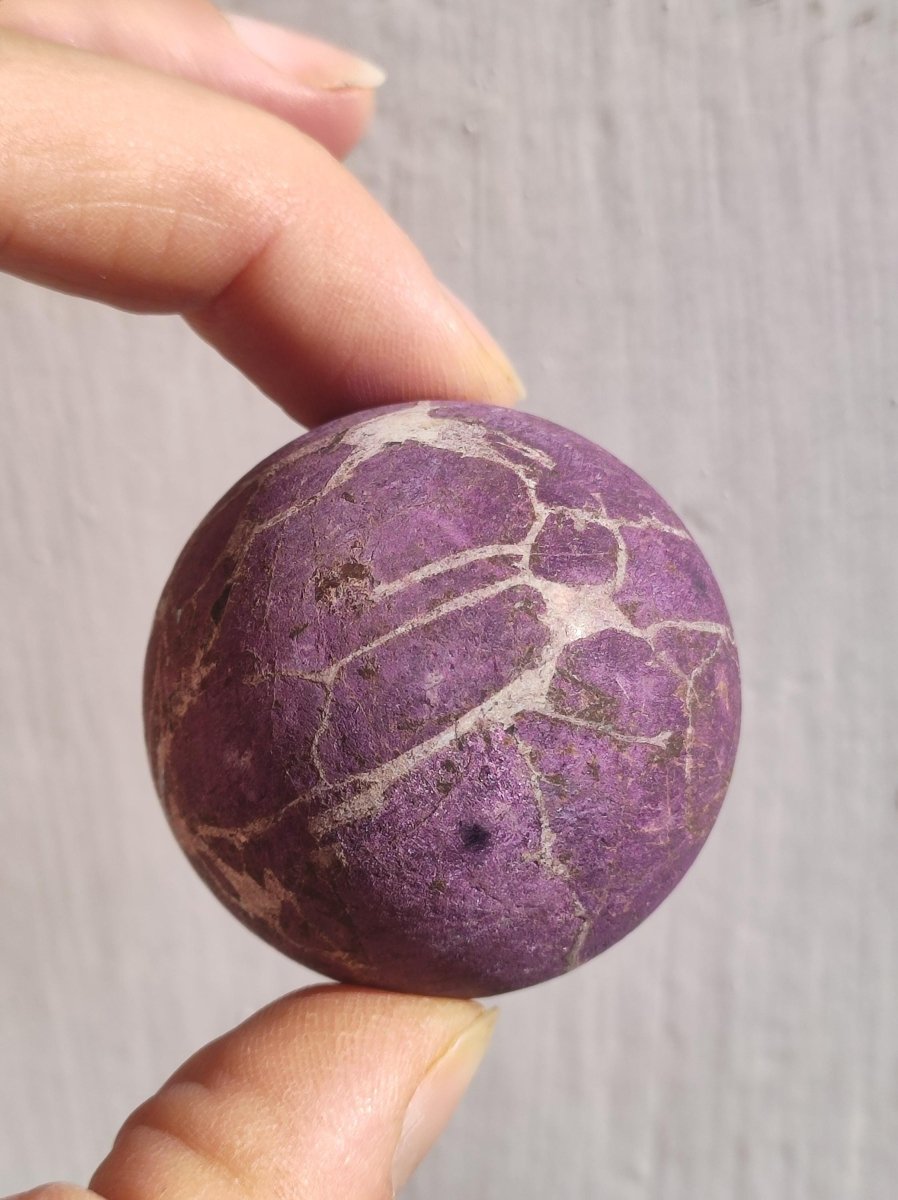 Purpurit - Edelstein Kugel lila Natur Heilstein Deko Sphere Kristall Geschenk Er Sie Haus Einweihung Wohnung Energie Kraft Sammler Rarität - Art of Nature Berlin