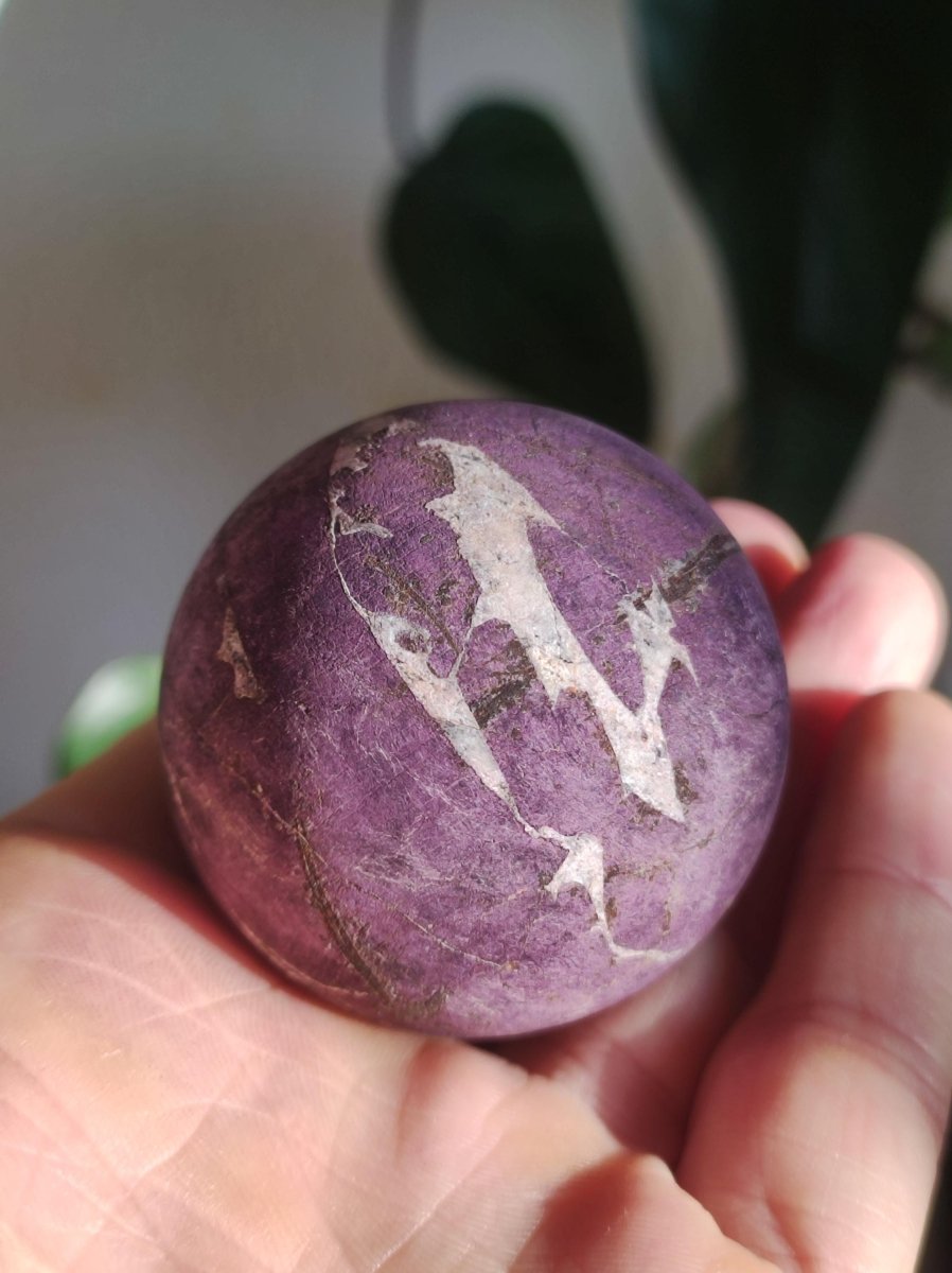 Purpurit - Edelstein Kugel lila Natur Heilstein Deko Sphere Kristall Geschenk Er Sie Haus Einweihung Wohnung Energie Kraft Sammler Rarität - Art of Nature Berlin