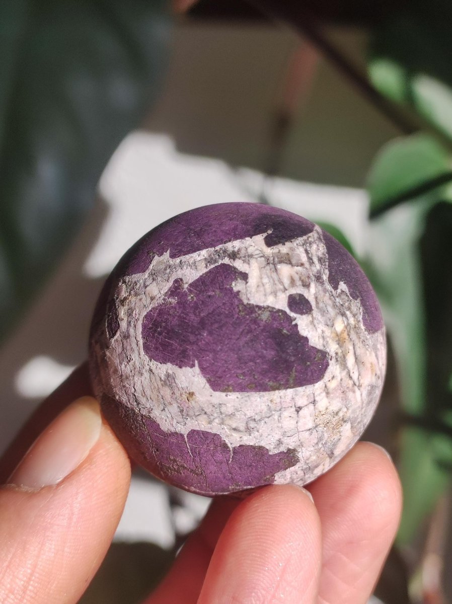 Purpurit - Edelstein Kugel lila Natur Heilstein Deko Sphere Kristall Geschenk Er Sie Haus Einweihung Wohnung Energie Kraft Sammler Rarität - Art of Nature Berlin