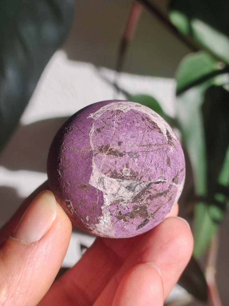 Purpurit - Edelstein Kugel lila Natur Heilstein Deko Sphere Kristall Geschenk Er Sie Haus Einweihung Wohnung Energie Kraft Sammler Rarität - Art of Nature Berlin
