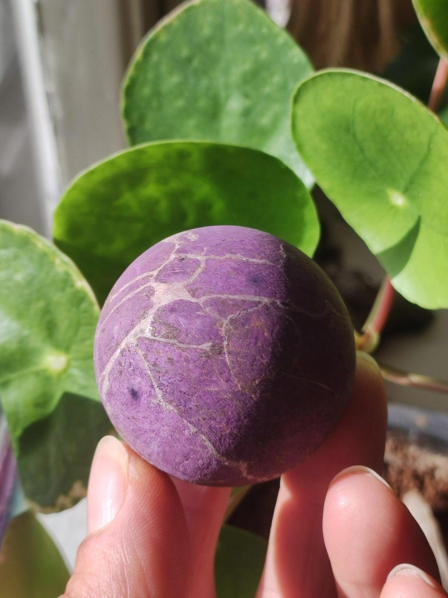 Purpurit - Edelstein Kugel lila Natur Heilstein Deko Sphere Kristall Geschenk Er Sie Haus Einweihung Wohnung Energie Kraft Sammler Rarität - Art of Nature Berlin