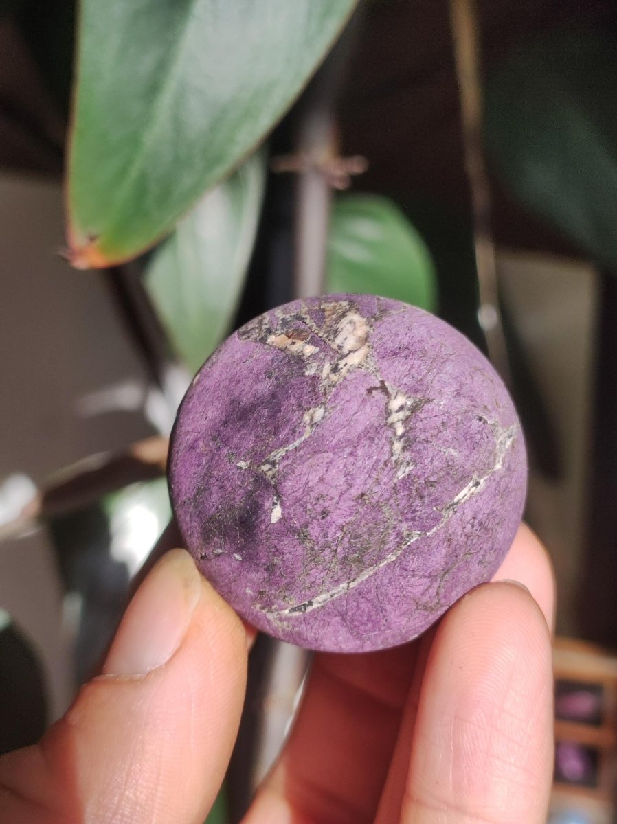 Purpurit - Edelstein Kugel lila Natur Heilstein Deko Sphere Kristall Geschenk Er Sie Haus Einweihung Wohnung Energie Kraft Sammler Rarität - Art of Nature Berlin