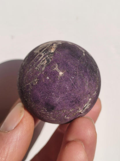 Purpurit - Edelstein Kugel lila Natur Heilstein Deko Sphere Kristall Geschenk Er Sie Haus Einweihung Wohnung Energie Kraft Sammler Rarität - Art of Nature Berlin