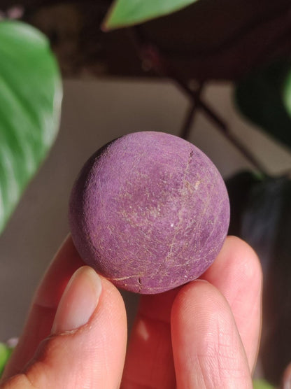 Purpurit - Edelstein Kugel lila Natur Heilstein Deko Sphere Kristall Geschenk Er Sie Haus Einweihung Wohnung Energie Kraft Sammler Rarität - Art of Nature Berlin
