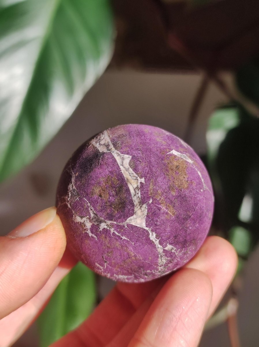 Purpurit - Edelstein Kugel lila Natur Heilstein Deko Sphere Kristall Geschenk Er Sie Haus Einweihung Wohnung Energie Kraft Sammler Rarität - Art of Nature Berlin
