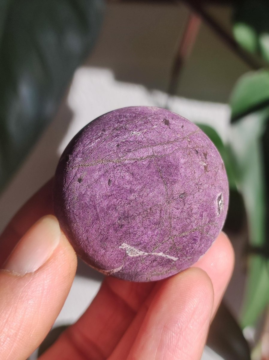 Purpurit - Edelstein Kugel lila Natur Heilstein Deko Sphere Kristall Geschenk Er Sie Haus Einweihung Wohnung Energie Kraft Sammler Rarität - Art of Nature Berlin