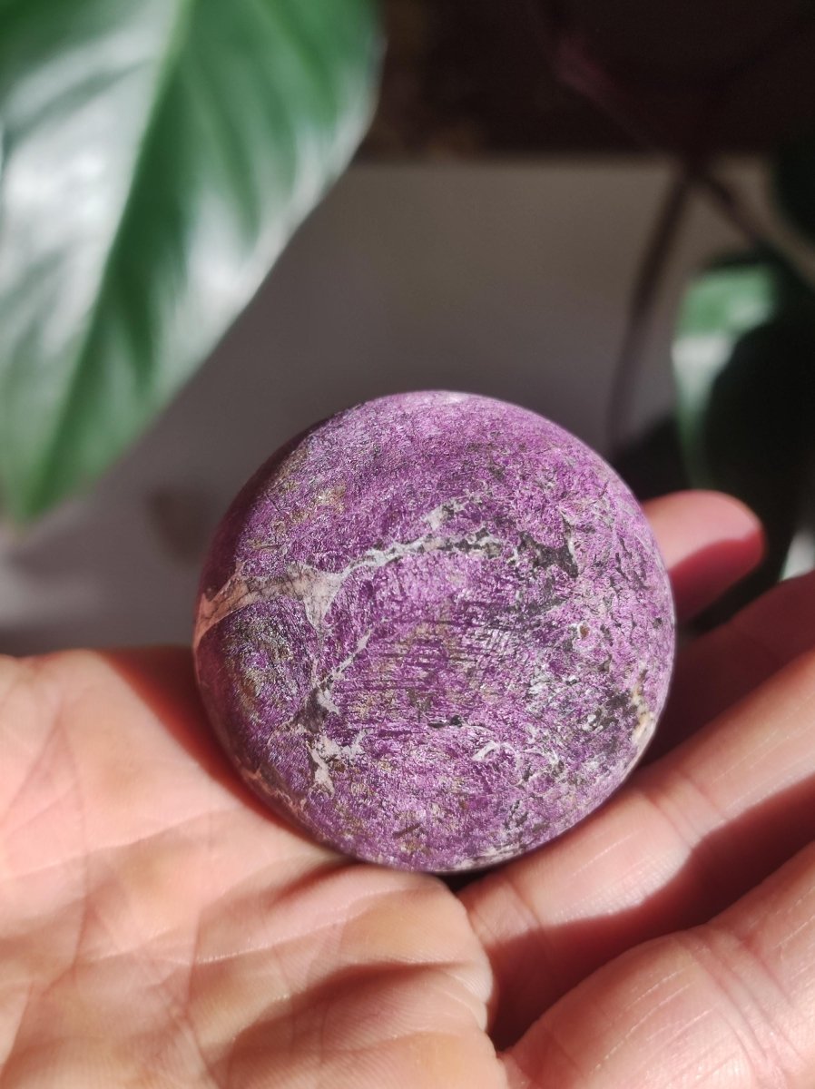 Purpurit - Edelstein Kugel lila Natur Heilstein Deko Sphere Kristall Geschenk Er Sie Haus Einweihung Wohnung Energie Kraft Sammler Rarität - Art of Nature Berlin
