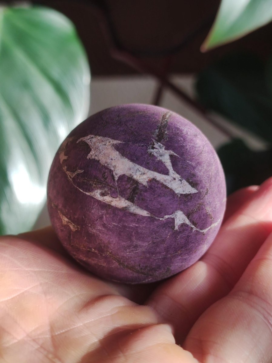 Purpurit - Edelstein Kugel lila Natur Heilstein Deko Sphere Kristall Geschenk Er Sie Haus Einweihung Wohnung Energie Kraft Sammler Rarität - Art of Nature Berlin