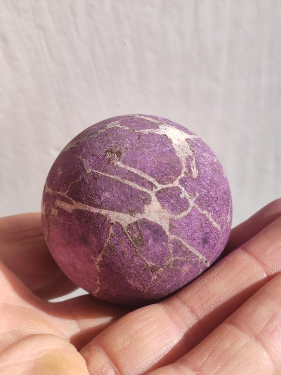Purpurit - Edelstein Kugel lila Natur Heilstein Deko Sphere Kristall Geschenk Er Sie Haus Einweihung Wohnung Energie Kraft Sammler Rarität - Art of Nature Berlin