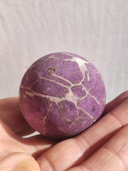 Purpurit - Edelstein Kugel lila Natur Heilstein Deko Sphere Kristall Geschenk Er Sie Haus Einweihung Wohnung Energie Kraft Sammler Rarität - Art of Nature Berlin