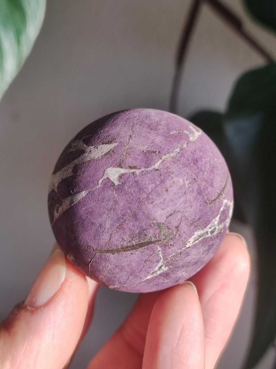 Purpurit - Edelstein Kugel lila Natur Heilstein Deko Sphere Kristall Geschenk Er Sie Haus Einweihung Wohnung Energie Kraft Sammler Rarität - Art of Nature Berlin