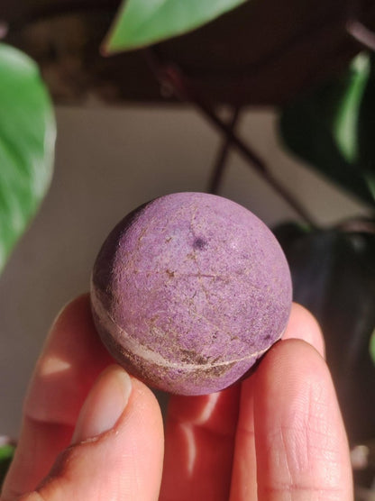 Purpurit - Edelstein Kugel lila Natur Heilstein Deko Sphere Kristall Geschenk Er Sie Haus Einweihung Wohnung Energie Kraft Sammler Rarität - Art of Nature Berlin