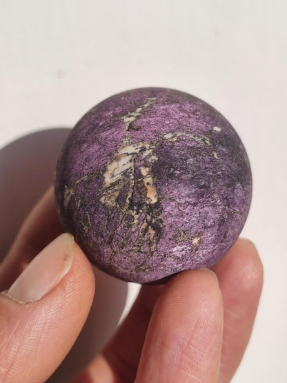 Purpurit - Edelstein Kugel lila Natur Heilstein Deko Sphere Kristall Geschenk Er Sie Haus Einweihung Wohnung Energie Kraft Sammler Rarität - Art of Nature Berlin