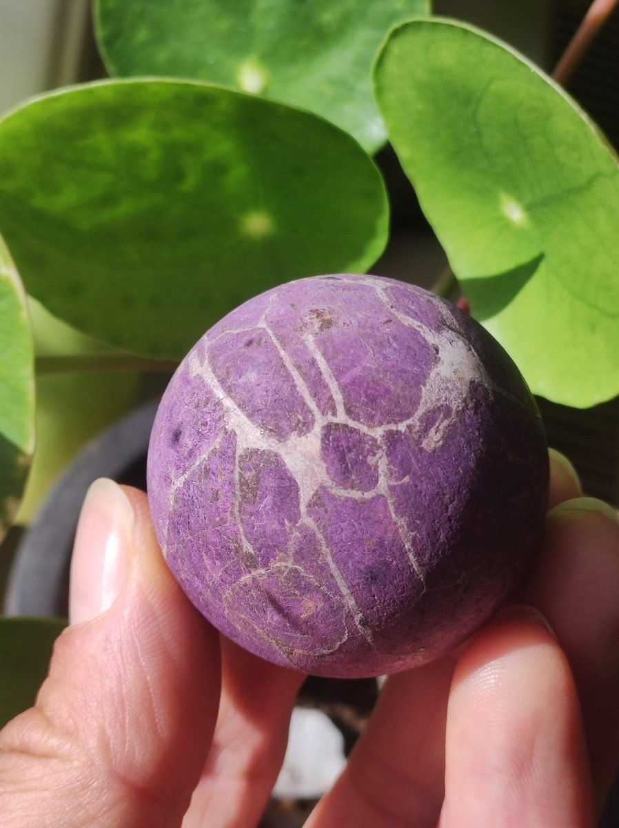 Purpurit - Edelstein Kugel lila Natur Heilstein Deko Sphere Kristall Geschenk Er Sie Haus Einweihung Wohnung Energie Kraft Sammler Rarität - Art of Nature Berlin