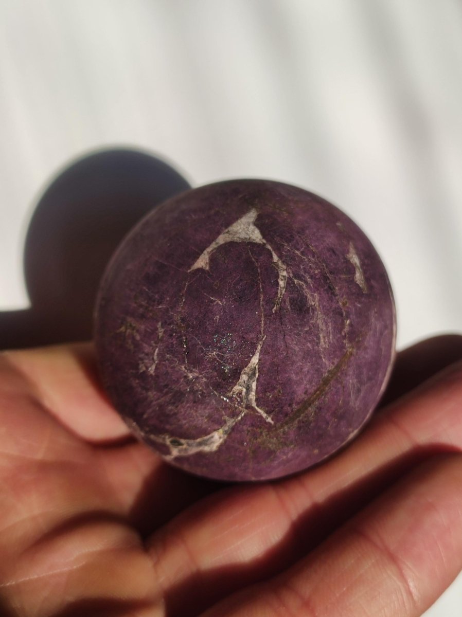 Purpurit - Edelstein Kugel lila Natur Heilstein Deko Sphere Kristall Geschenk Er Sie Haus Einweihung Wohnung Energie Kraft Sammler Rarität - Art of Nature Berlin