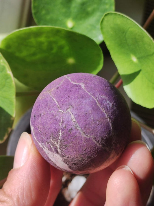 Purpurit - Edelstein Kugel lila Natur Heilstein Deko Sphere Kristall Geschenk Er Sie Haus Einweihung Wohnung Energie Kraft Sammler Rarität - Art of Nature Berlin