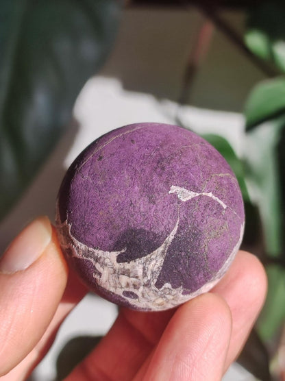 Purpurit - Edelstein Kugel lila Natur Heilstein Deko Sphere Kristall Geschenk Er Sie Haus Einweihung Wohnung Energie Kraft Sammler Rarität - Art of Nature Berlin